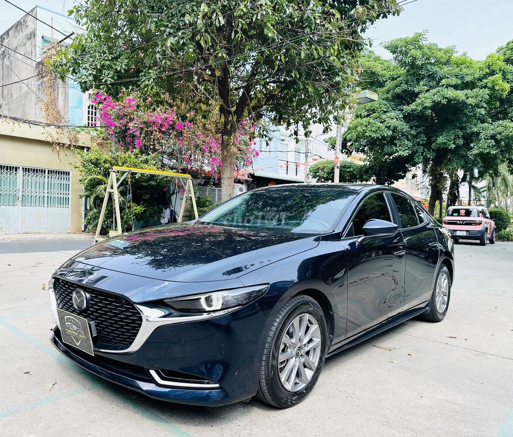 Mazda 3 1.5L Premium рег. 2023 сине-черный, полная комплектация