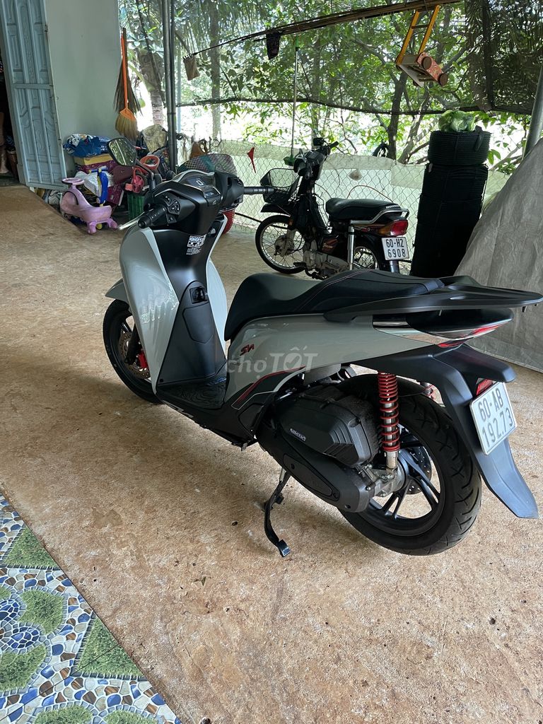 Honda sh160i đăng kí 8/2025 xe nhứ mới. Mua bán Xe máy tại Thành phố Long Khánh Đồng Nai được đăng bởi Quang hình 3