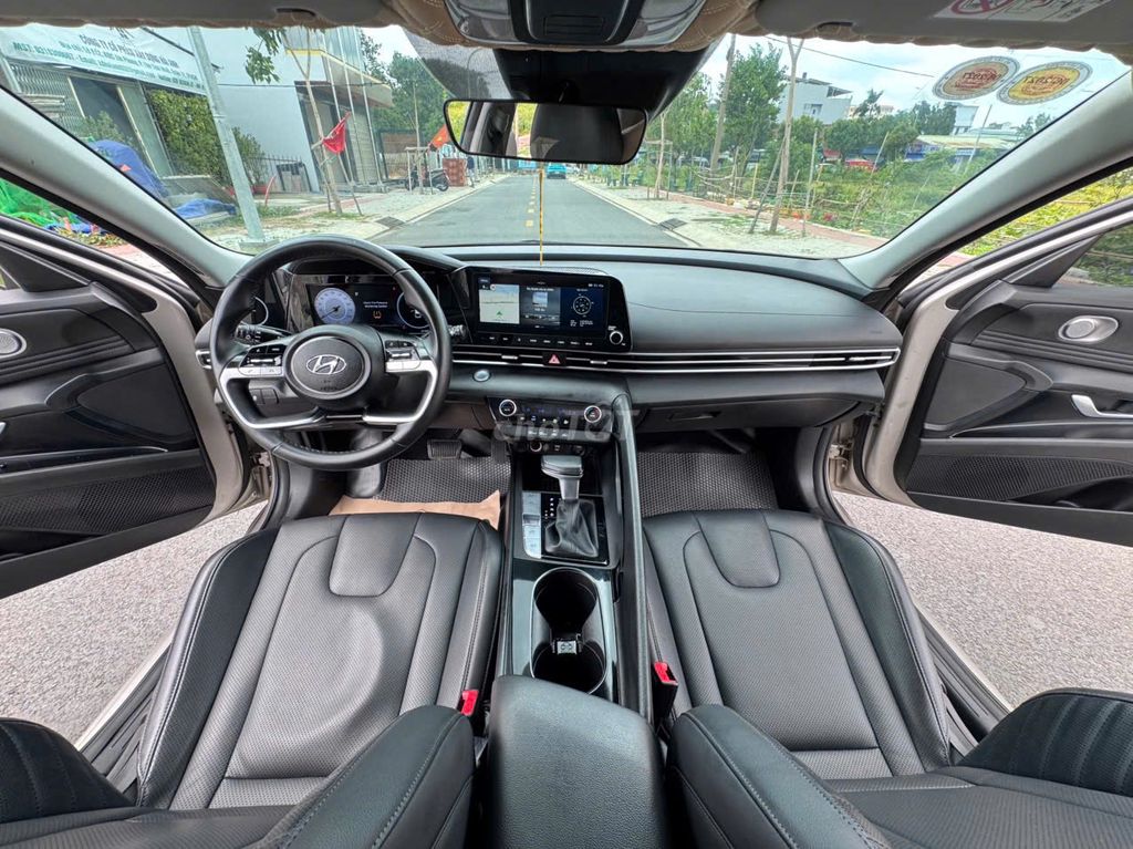 Elantra 2022 số tự động, hỗ trợ bank toàn quốc. Mua bán Ô tô tại Quận 12 Tp Hồ Chí Minh được đăng bởi NHI Ô TÔ AN SƯƠNG hình 9