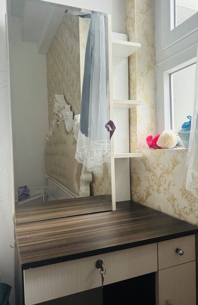 Thanh lý BÀN TRANG ĐIỂM kèm GHẾ NGỒI