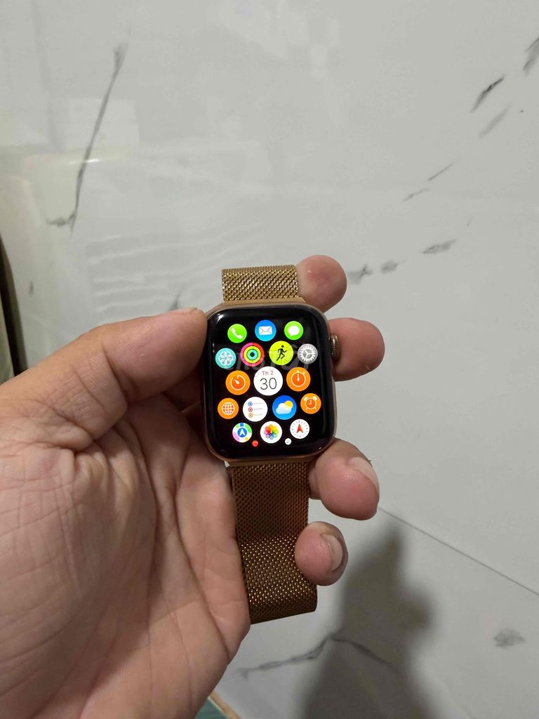 Apple Watch Series 5 Bản Thép Vàng 44mm. Mua bán Thiết bị đeo thông minh tại Thành phố Bến Tre Bến Tre được đăng bởi Phạm Duy hình 1
