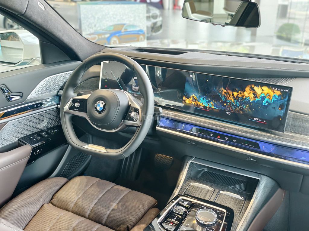 BMW 740i Pure Excellence, белый, 5-местный