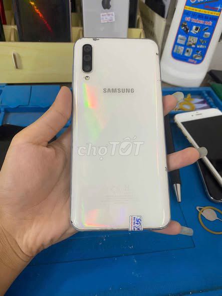 Samsung Galaxy A50 64GB Trắng. Mua bán Điện thoại tại Quận 1 Tp Hồ Chí Minh được đăng bởi Hội Đồ Điện Tử hình 1