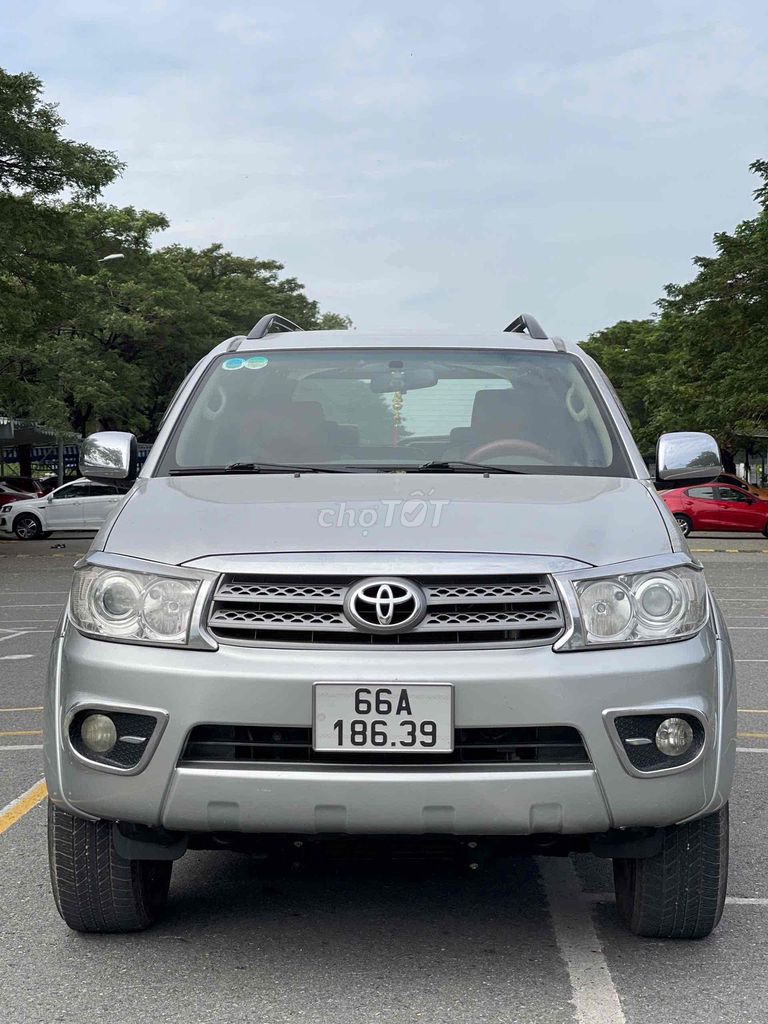 Toyota Fortuner 2011 2.7V - 180000 km