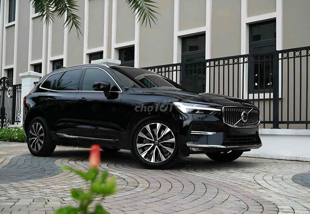 Volvo XC60 ưu đãi chính hãng ngợp trời T.8/2024