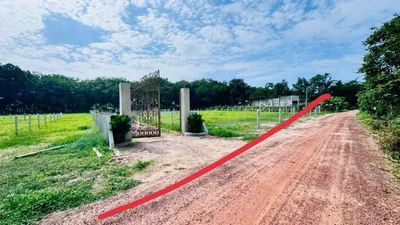 Chủ bể nợ banh bóng bán để chạy tiền