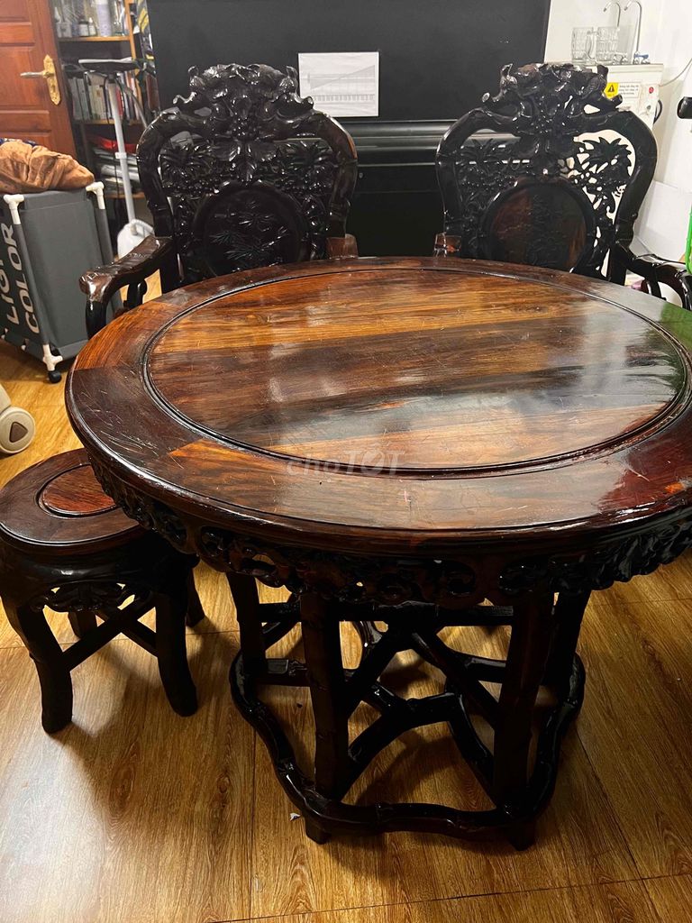 Bộ bàn ghế gỗ tự nhiên Nâu 1 bàn 4 ghế 2 đôn cũ. Mua bán Bàn ghế tại Quận Tân Bình Tp Hồ Chí Minh được đăng bởi Nguyễn Quân hình 1