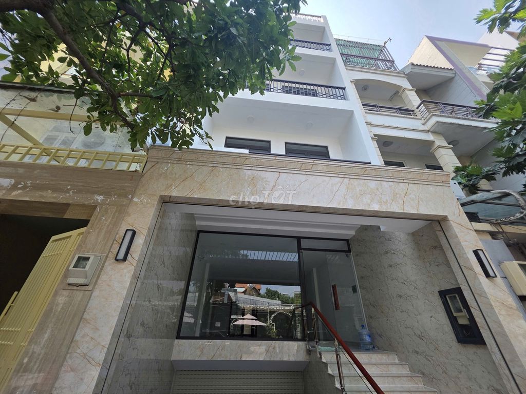 Дом на улице Cong Hoa, площадь: 5x20м, подвал, 4 этажа, с лифтом, в аренду