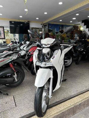 SH 160i ABS + HSTC 2025 Trắng Đen BSTP Chính Chủ. Mua bán Xe máy tại Quận Gò Vấp Tp Hồ Chí Minh được đăng bởi Ngô Hà