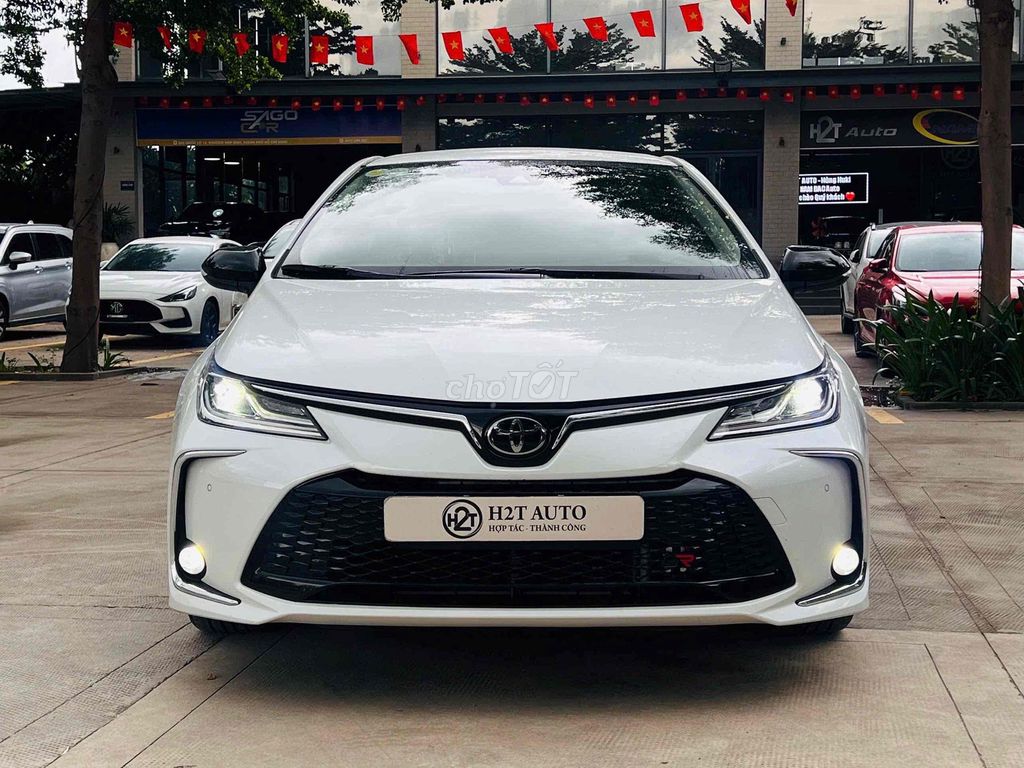 Toyota Corolla Altis 1.8V 2025 Trắng 14.000 km