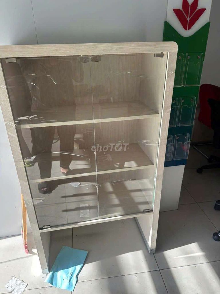 Tủ trưng bày 1m x 0.8m. Mua bán Tủ, kệ gia đình tại Thành phố Bến Tre Bến Tre được đăng bởi Tô Việt Chương hình 1