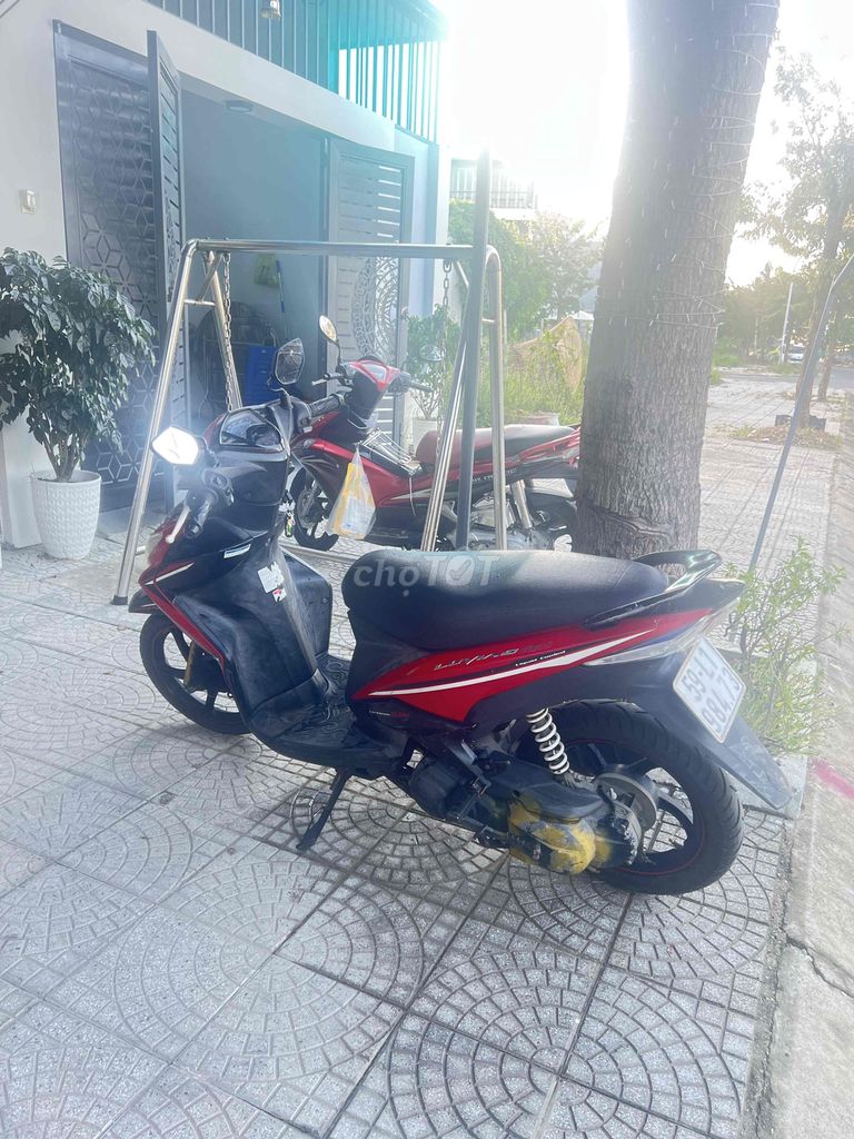 Yamaha Luvias красно-черный