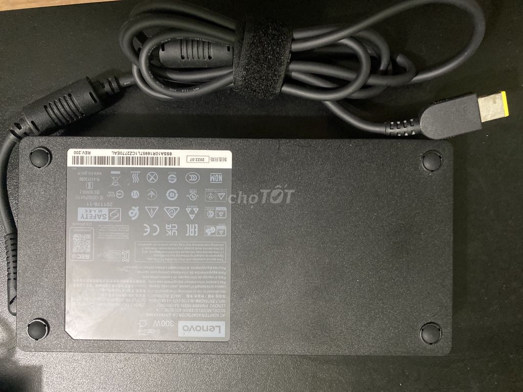 Sạc laptop Lenovo 300W chân vuông Đen. Mua bán Phụ kiện (Màn hình, Chuột...) tại Thành phố Thủ Dầu Một Bình Dương được đăng bởi Nguyễn Đăng Tuấn hình 1
