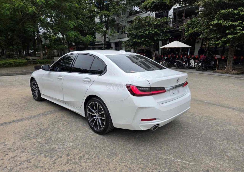 BMW 320i Sport Line 2023 10000 km Trắng. Mua bán Ô tô tại Quận Nam Từ Liêm Hà Nội được đăng bởi Vu tuan anh hình 6