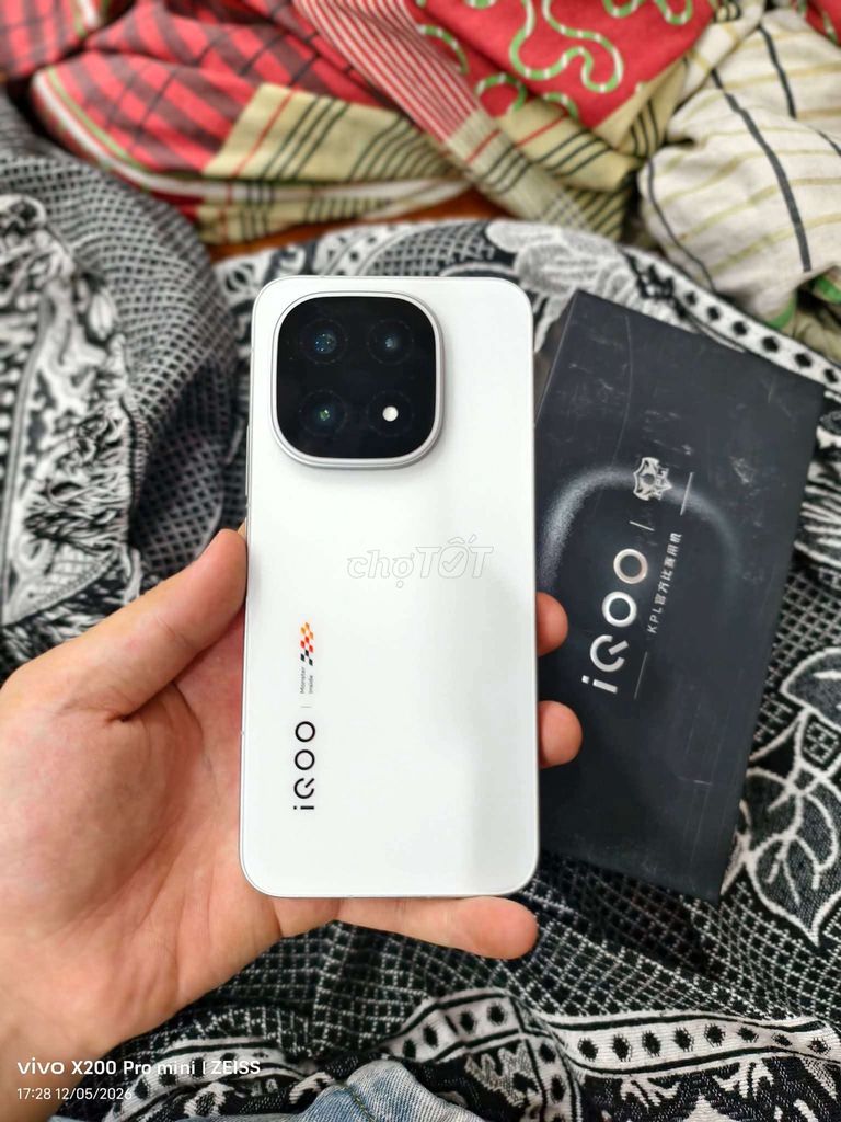 Iqoo 15 fullbox ngọc trinh bán họăc gl . Mua bán Điện thoại tại Quận Hoàng Mai Hà Nội được đăng bởi Jacking Son hình 1