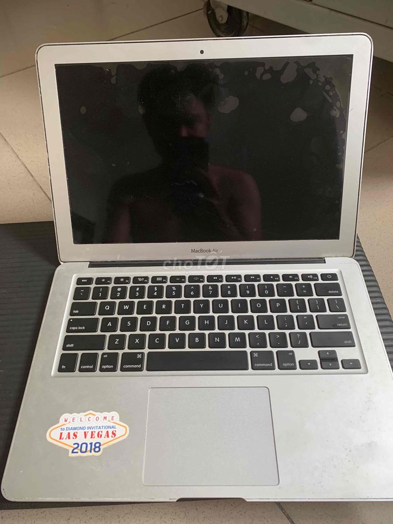 Apple Macbook Air 13 inch 4GB Bạc. Mua bán Laptop tại Quận Phú Nhuận Tp Hồ Chí Minh được đăng bởi Tấn Dũng hình 1