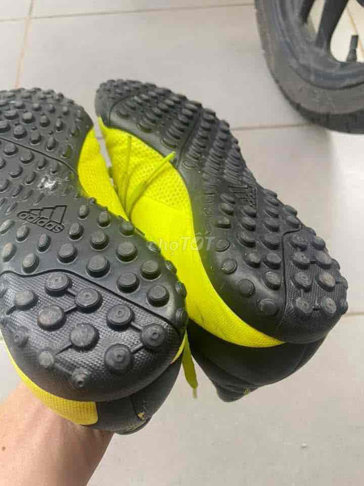 Giày đá bóng adidas chính hãng size 39