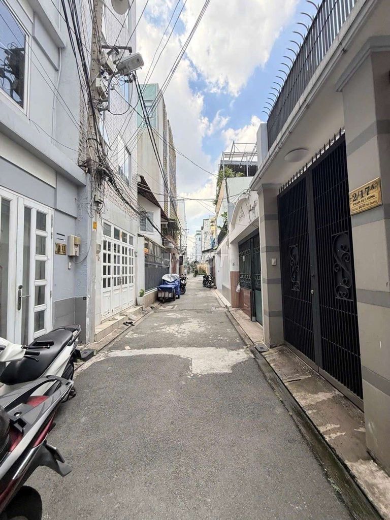 cho thuê nhà đg.đất thánh.p6.tân bình