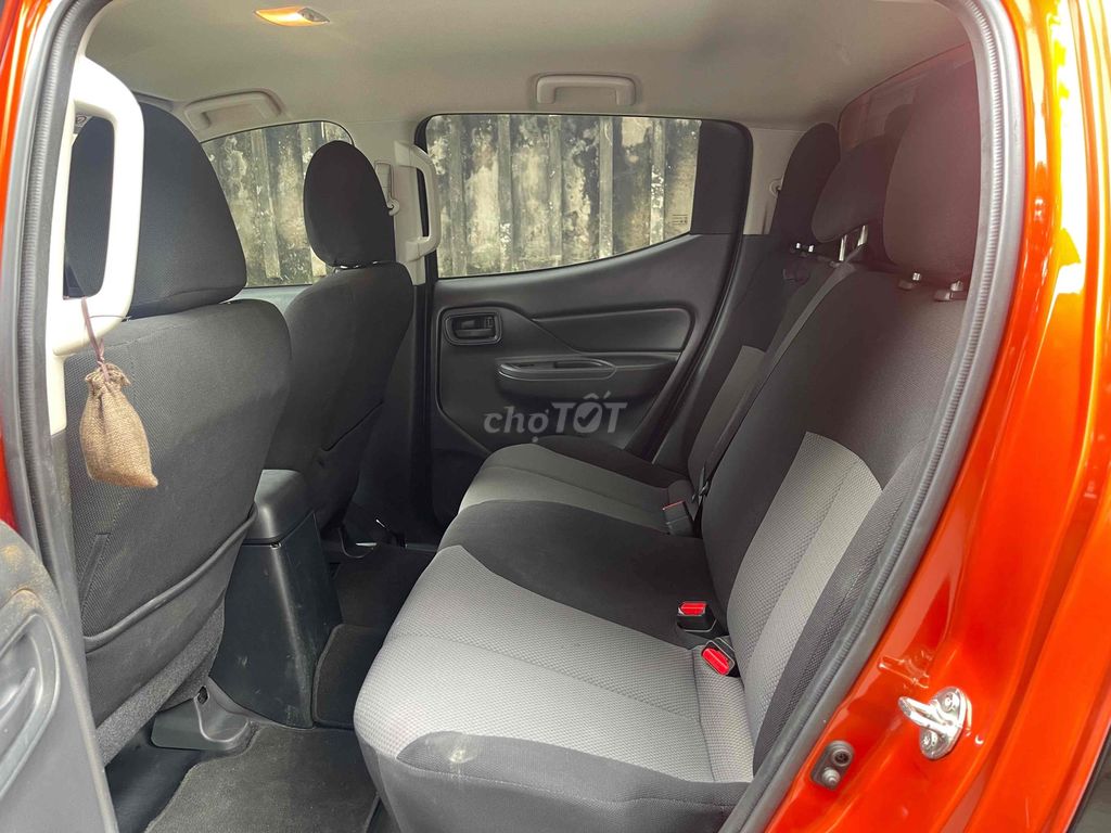 Mitsubishi Triton 2022 4x2 AT  odo 42000 km zin. Mua bán Ô tô tại Quận Hoàng Mai Hà Nội được đăng bởi tran duc khien hình 11