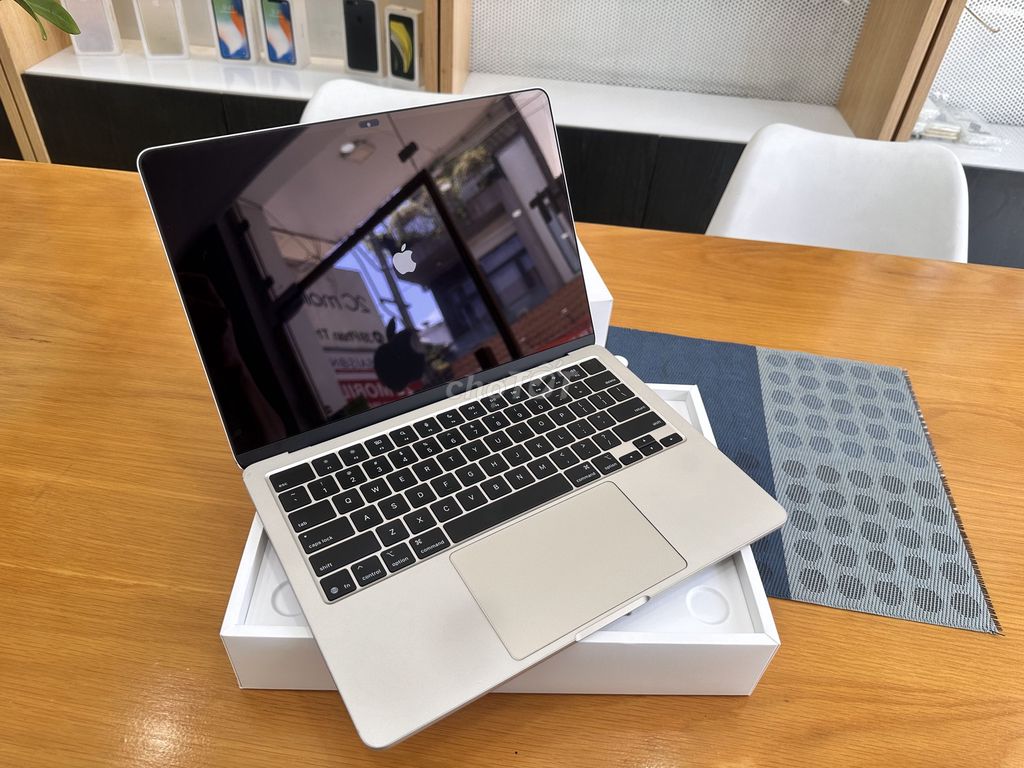 Macbook Air M4 16/256gb Kem Fullbox. Mua bán Laptop tại Quận Thanh Khê Đà Nẵng được đăng bởi 2C MOBILE hình 1