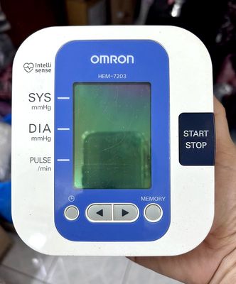 Máy đo huyết áp Omron Hem-7203. Mua bán Nội thất, đồ gia dụng khác tại Quận Phú Nhuận Tp Hồ Chí Minh được đăng bởi hòa lê 9