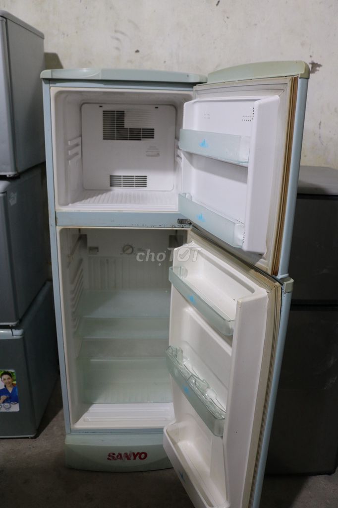 0772489723 - tủ lạnh sanyo 200lit màu trắng, bao ship, bảo hành