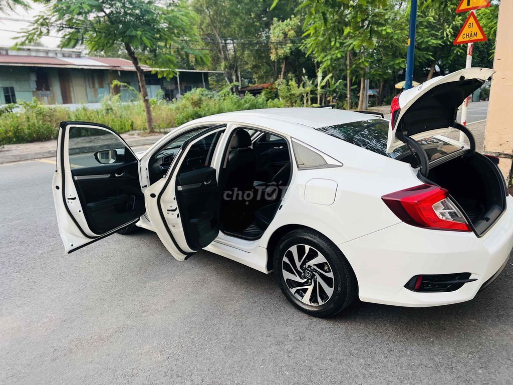 Honda Civic 2018 E  . 1 chủ mua mới đi 81000 km. Mua bán Ô tô tại Huyện Hóc Môn Tp Hồ Chí Minh được đăng bởi Vũ hình 4