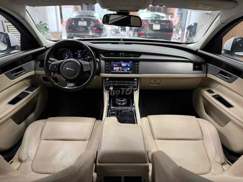 Jaguar XF 2016 Prestige 2.0 AT - 380000 km. Mua bán Ô tô tại Quận 7 Tp Hồ Chí Minh được đăng bởi Hoàng Anh Tuấn hình 6