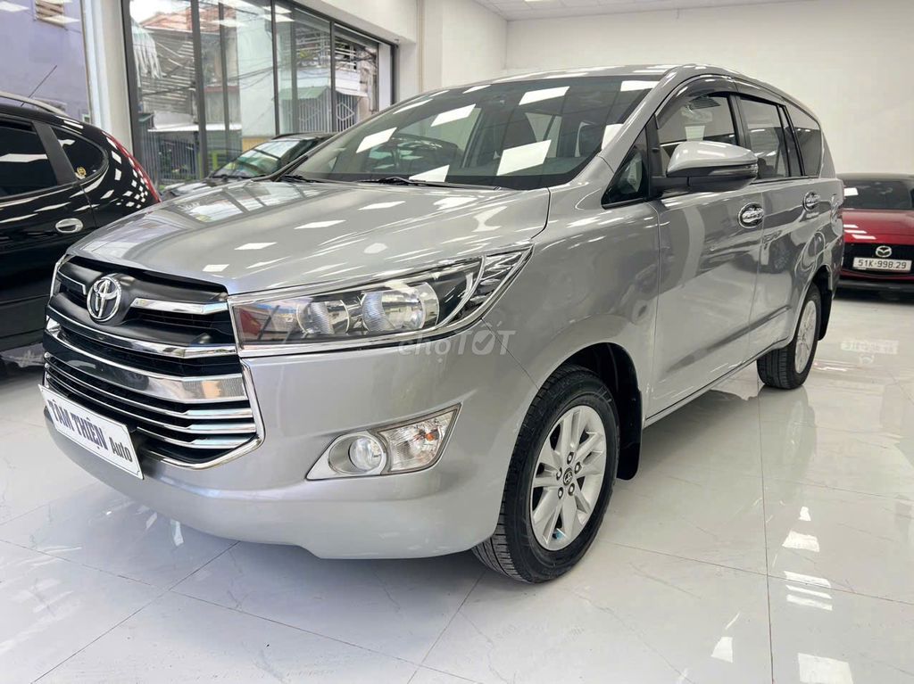 TOYOTA INNOVA 2.0E 2018 механика серебристая 7 мест
