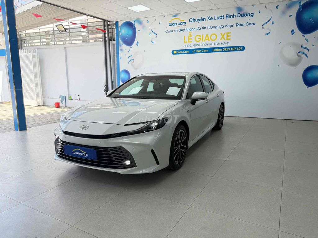Toyota Camry 2025 2.5HV đi đúng 2000 km. Mua bán Ô tô tại Huyện Bắc Tân Uyên Bình Dương được đăng bởi pham dân hình 1