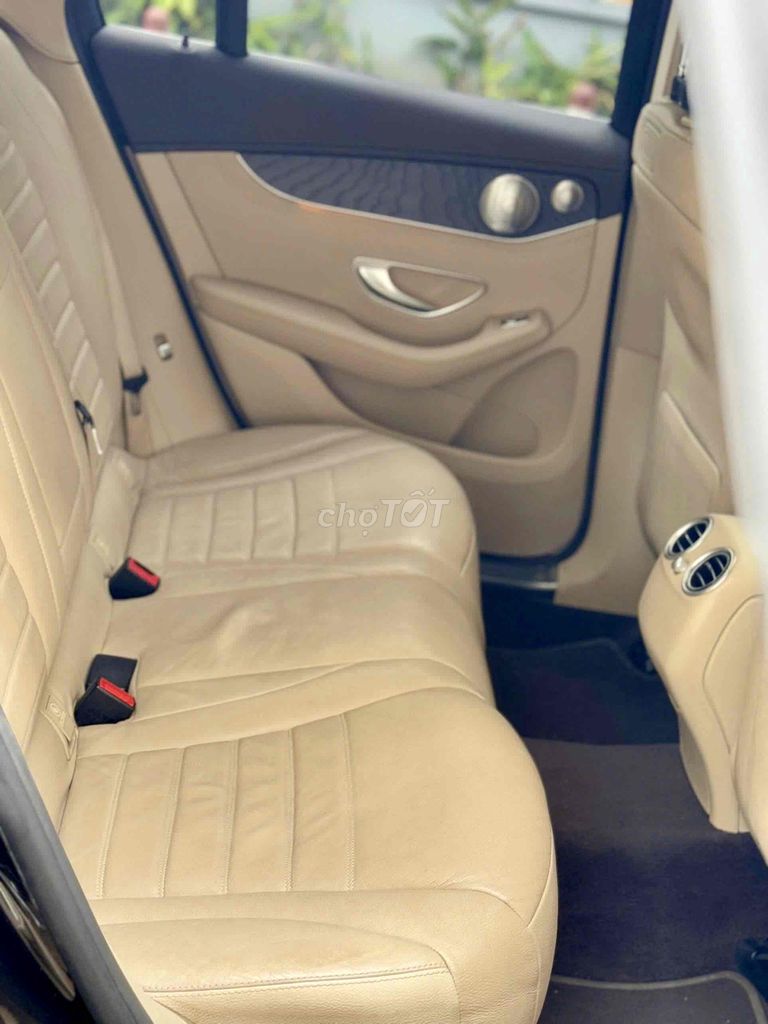 Mercedes Benz GLC300 4Matic sx 2018 đen/kem