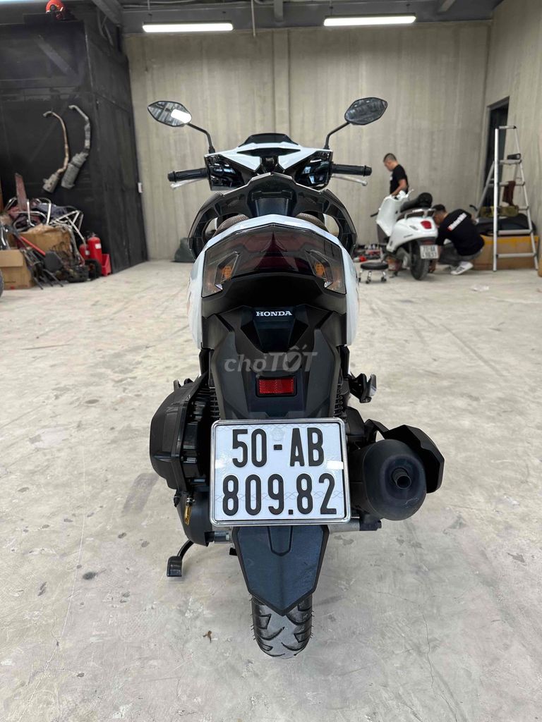 Honda Air Blade 160 ABS 2023 Trắng đen 5100 km. Mua bán Xe máy tại Quận 8 Tp Hồ Chí Minh được đăng bởi Lộc Trần  hình 8
