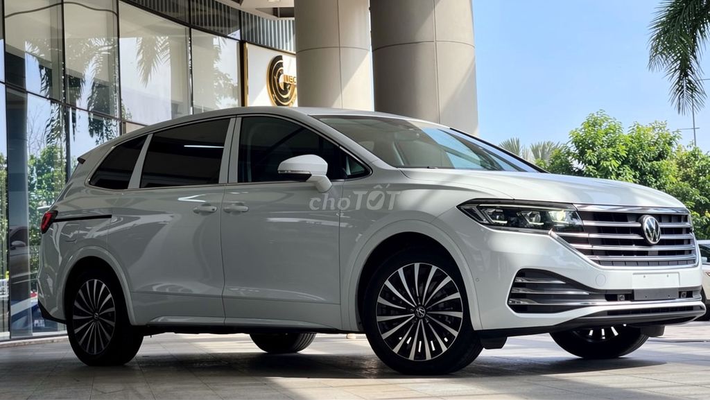 Volkswagen Viloran Luxury 2026 2.0L TSI Turbo, серебристый