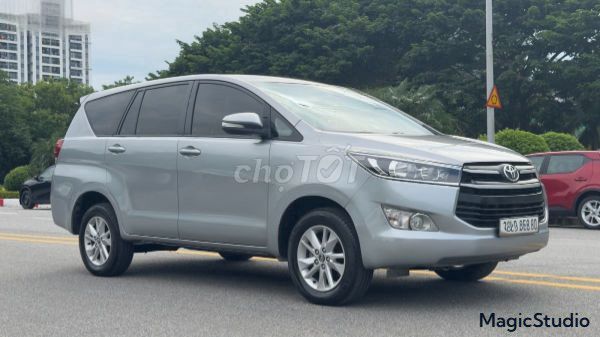 Toyota Innova 2018 МКПП серебристый 60 000 - 70 000 км