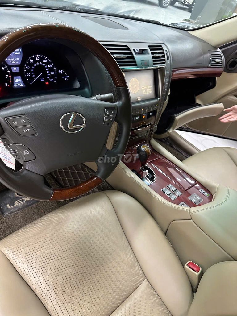 Lexus LS460 Xuất Mỹ năm 2009 Xe cá nhân đẹp. Mua bán Ô tô tại Quận Bắc Từ Liêm Hà Nội được đăng bởi Viet Auto hình 11