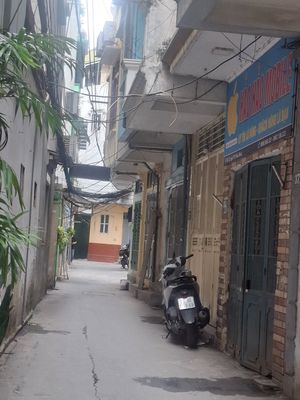 Bá nhà nhỏ tiền,phố TRIỀU KHÚC,THANH XUÂN,16m,4 tầng,2 ngủ,giá 3,49 tỷ. Mua bán nhà ở tại Quận Thanh Xuân Hà Nội được đăng bởi Vũ Mạnh Tường