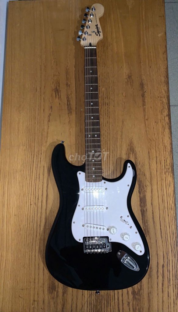 Đàn guitar điện Squier Bullet like new. Mua bán Nhạc cụ tại Quận 10 Tp Hồ Chí Minh được đăng bởi Minh Nhat hình 1