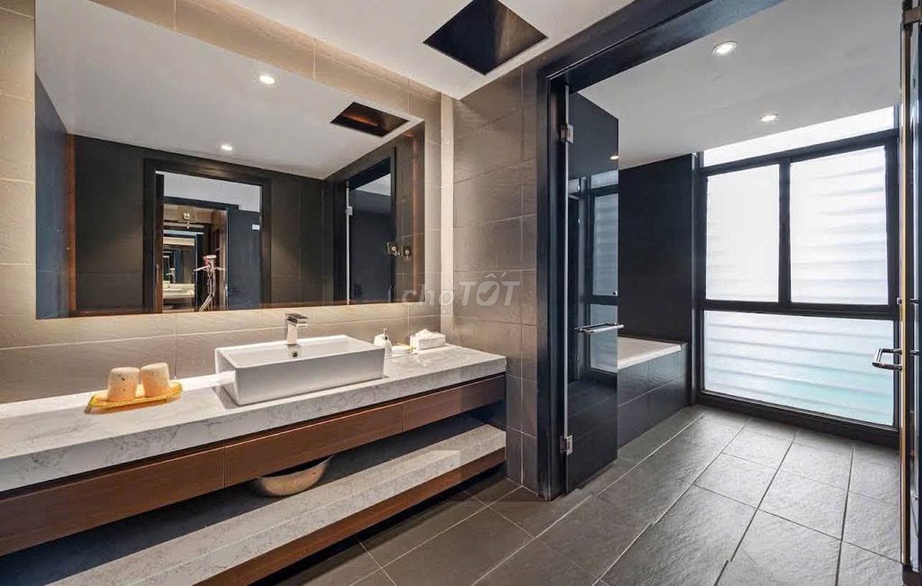 Cho thuê villa hồ bơi 3 tầng mặt tiền Nguyễn Đình Thi, Hoà Xuân