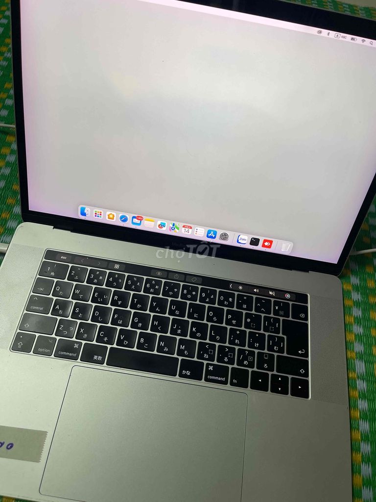 MacBook Pro 15 2017 I7 16/256 Màn ám bin xài 30 ph