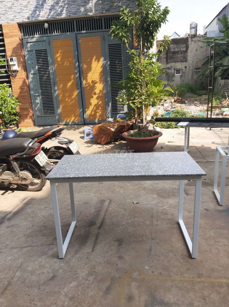 Bàn mặt đá khung sắt 1.2m x 60cm. Mua bán Bàn ghế tại Quận 7 Tp Hồ Chí Minh được đăng bởi Bàn ghế Vũ Gia hình 1