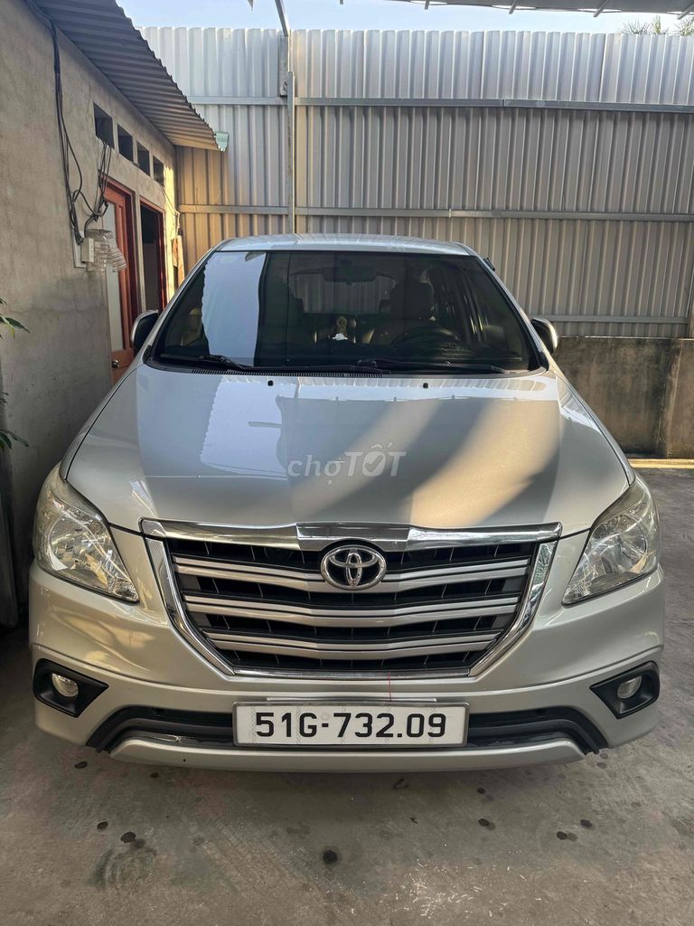 Toyota Innova 2014 АКПП, серебристый, хошиминский учет, в оригинале