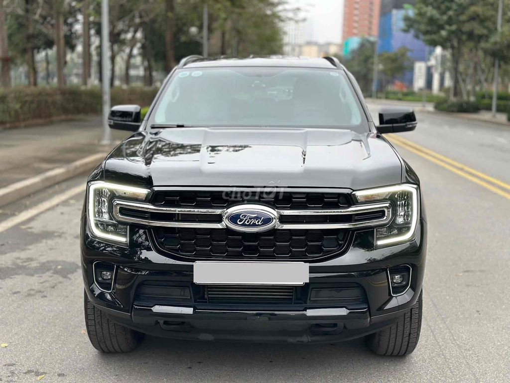 Ford Everest 2024 Ambiente 2.0L Đen Hoá Đơn 900tr