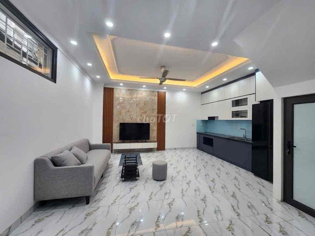 Ô tô đỗ cổng Minh Khai, ngõ nông, thông KD, 2 thoáng, 41m*5T, 8,5 tỷ.