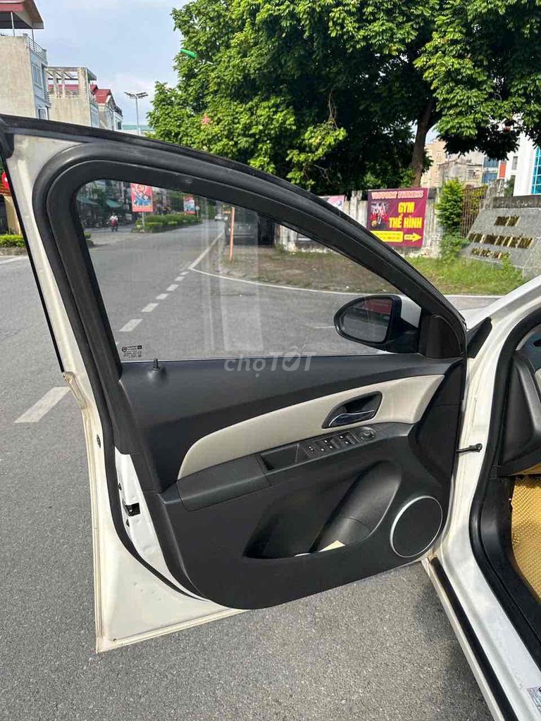 Chevrolet Cruze Trắng 5 chỗ Tự động. Mua bán Ô tô tại Huyện Hoài Đức Hà Nội được đăng bởi Đức Giang hình 10