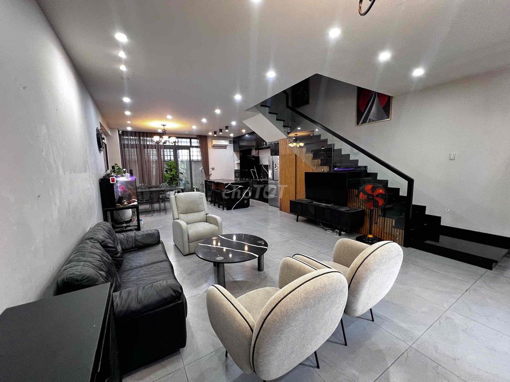 Rent · 5 bd · 200 м² · Quận 7, ул. Đường Nguyễn Lương Bằng nối dài