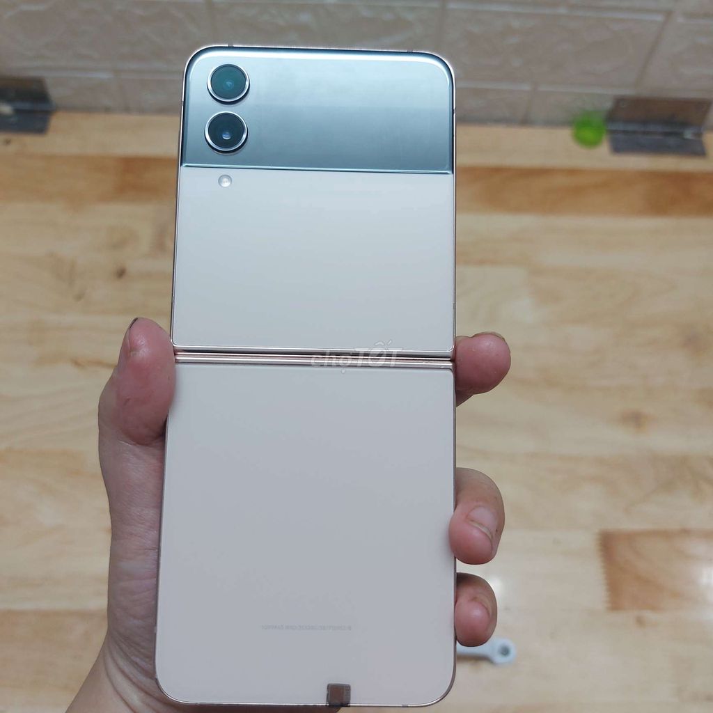 Zflip 4 Giá xác liệt trên dưới trắng vân tay ok