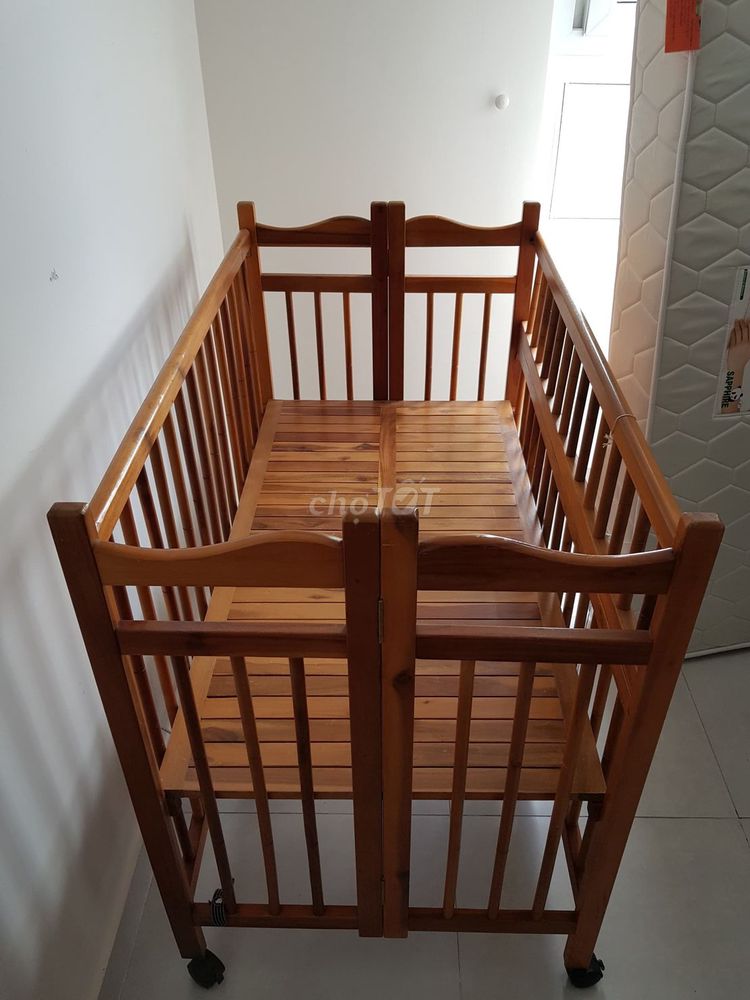 Cần thanh lý hàng rào nhựa cho bé, nôi, cũi gỗ Cần thanh lý hàng rào nhựa cho bé, nôi, cũi gỗ