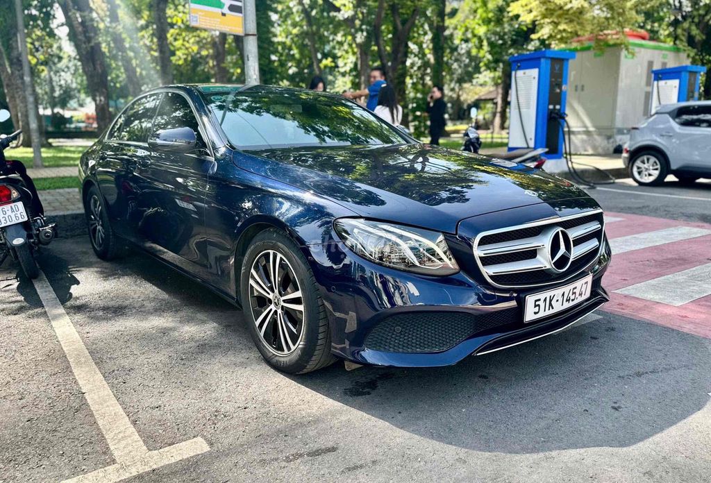 Mercedes E180 sx 2020 màu xanh nội thất nâu lăn bá. Mua bán Ô tô tại Quận Tân Phú Tp Hồ Chí Minh được đăng bởi Phước Nguyễn hình 2