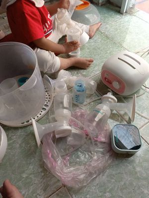 Máy hút sữa Unimom. Mua bán Mẹ và bé tại Quận Gò Vấp Tp Hồ Chí Minh được đăng bởi Hiệp
