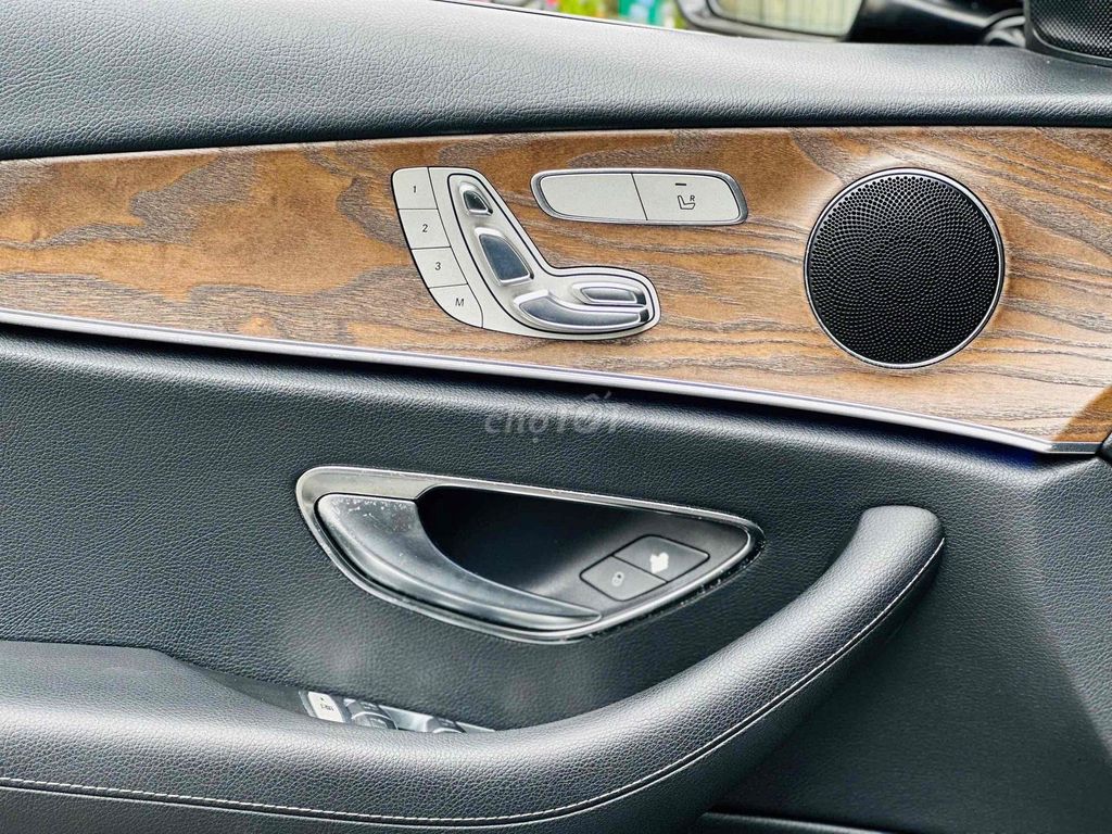 Mercedes Benz E200 Model 2017. Mua bán Ô tô tại Quận 8 Tp Hồ Chí Minh được đăng bởi Hồng Phúc hình 11